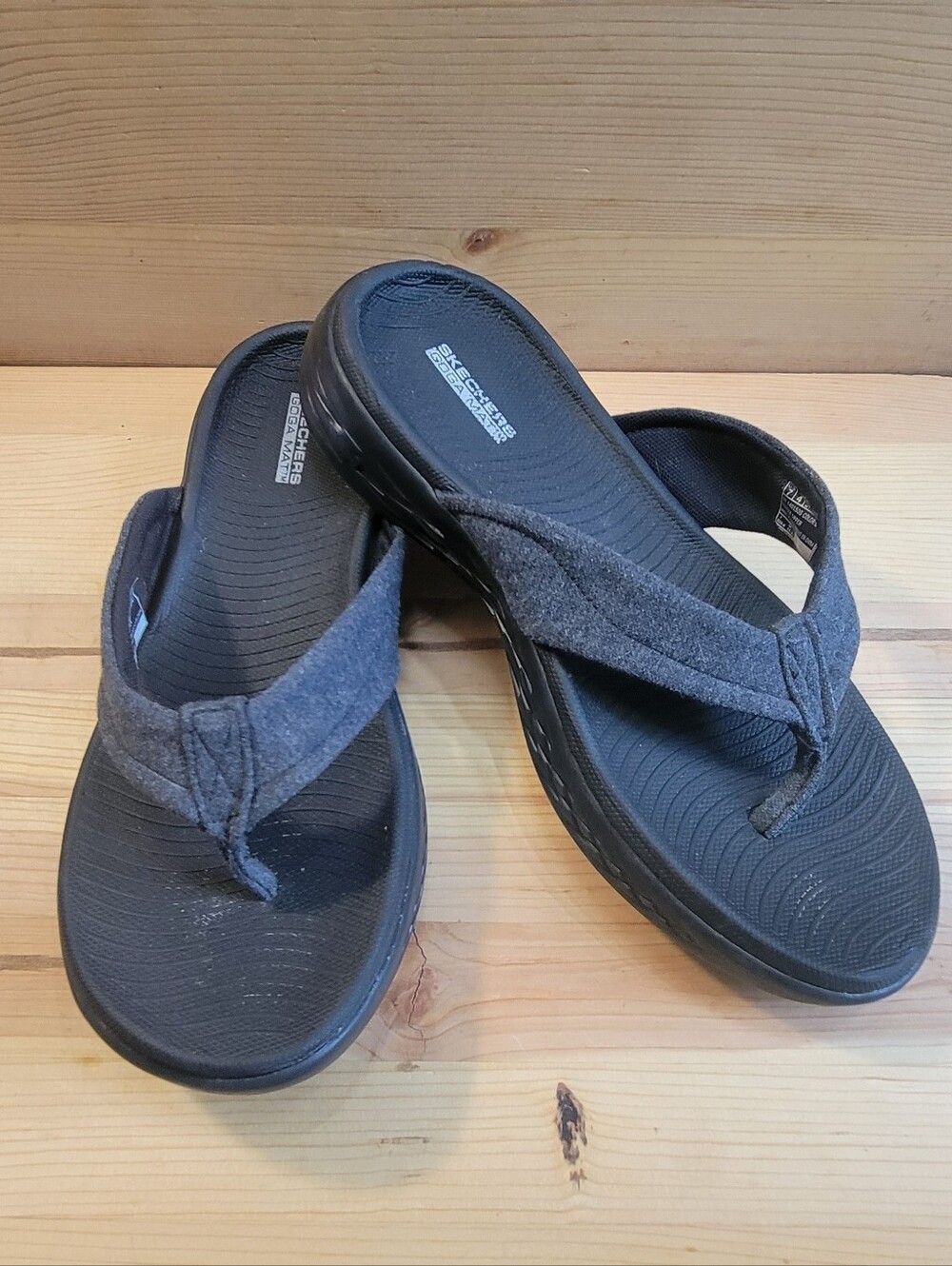 Women's 7M Skechers On The Go Be Happy Gray Black Thong Sandals Wedge Flip-Flop